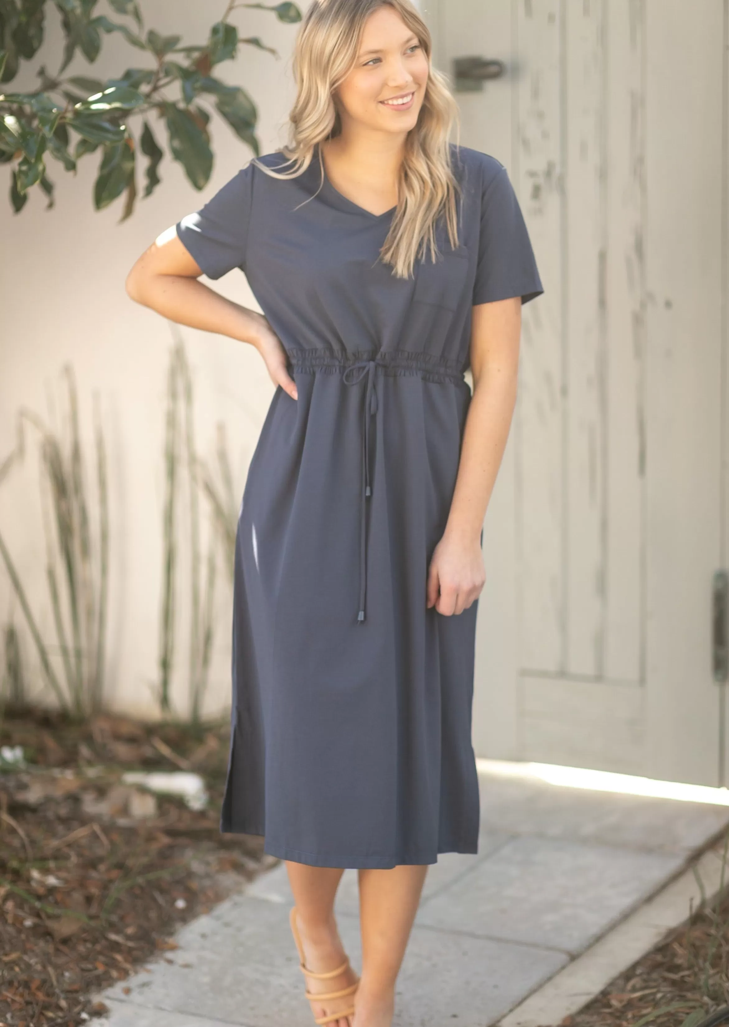 * Ashley Short Sleeve Stretch Waist Midi Dress Hot