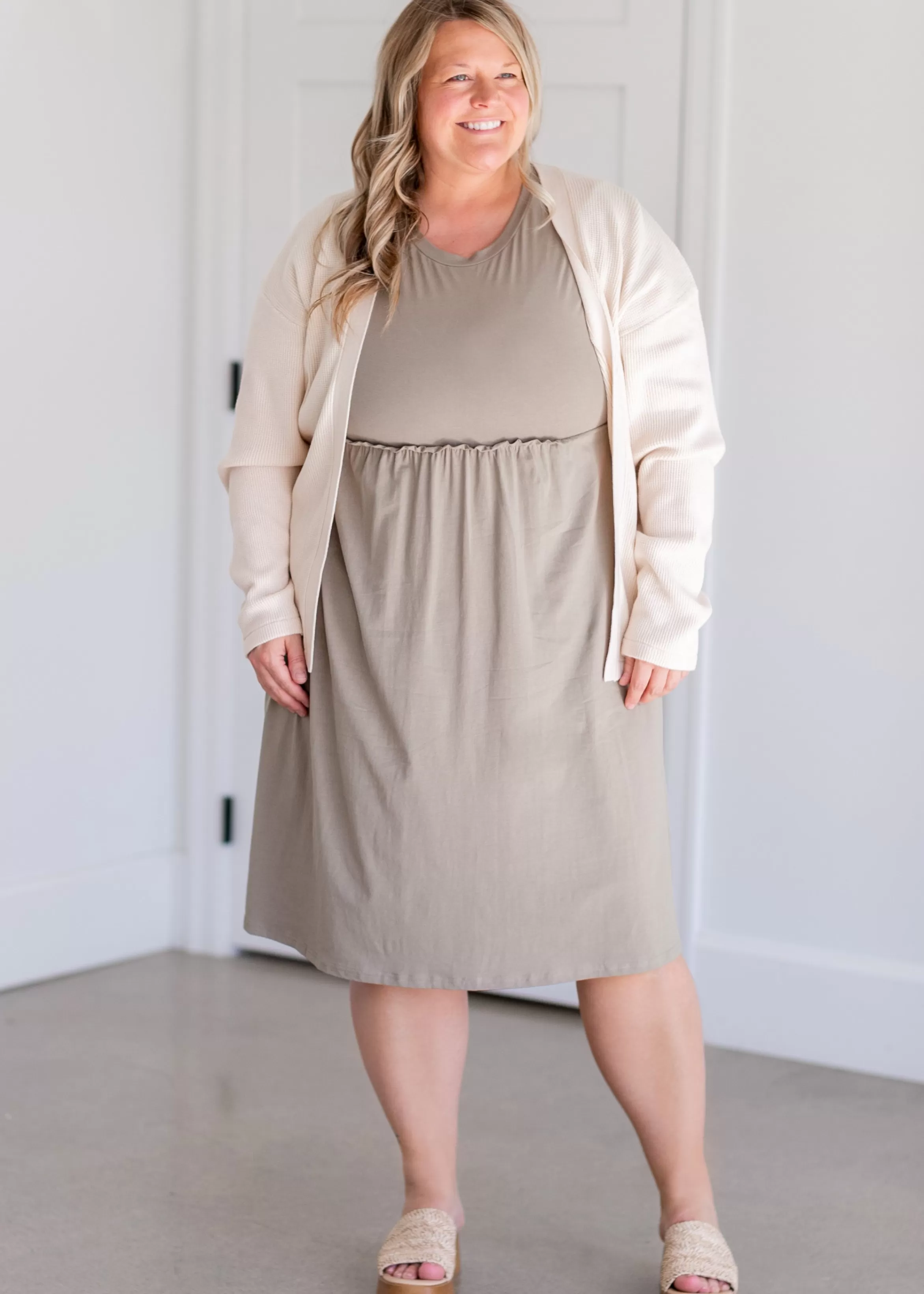 * Brie Short Sleeve Midi Dress Store