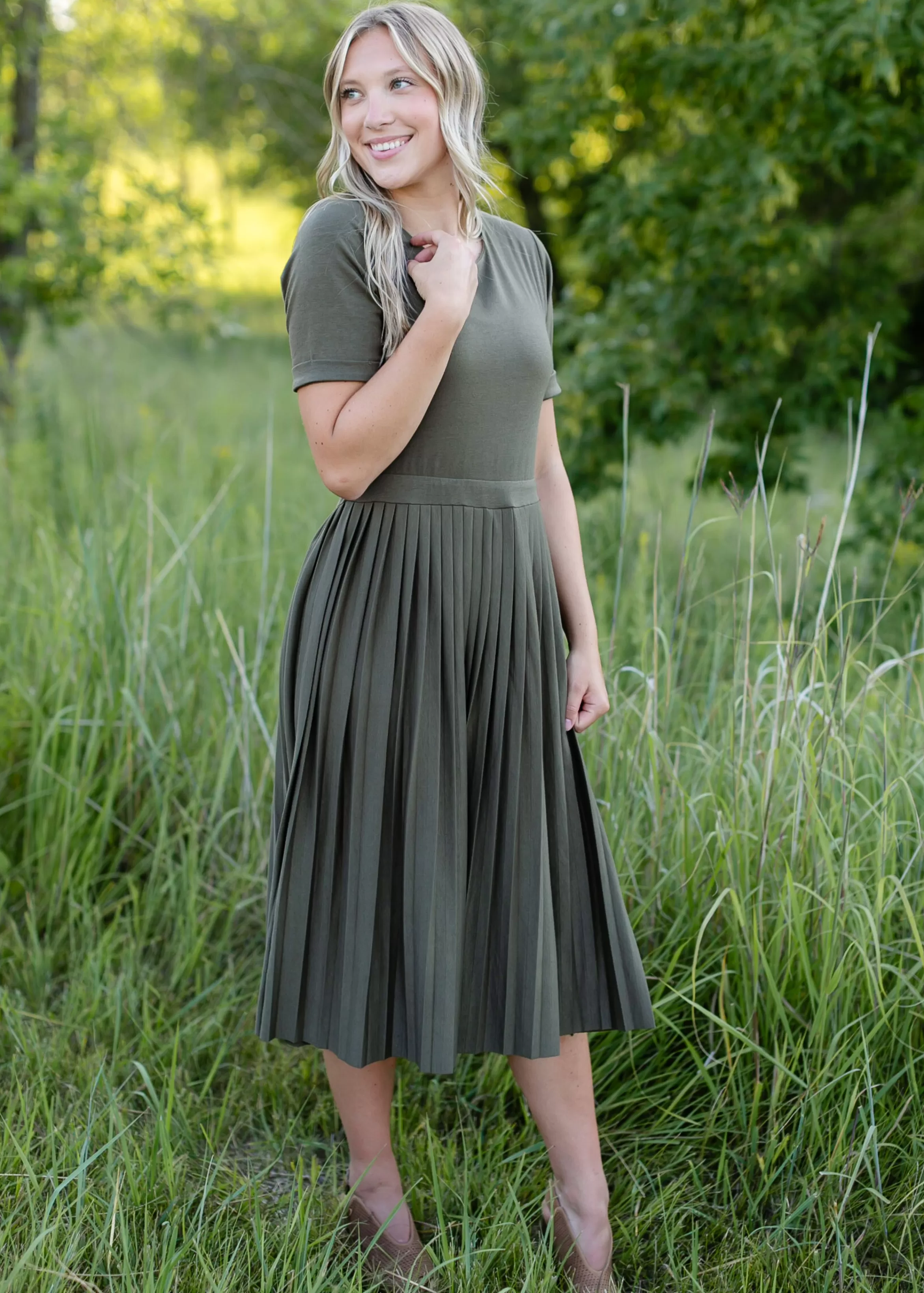 * Emersyn Pleated Midi Dress Hot